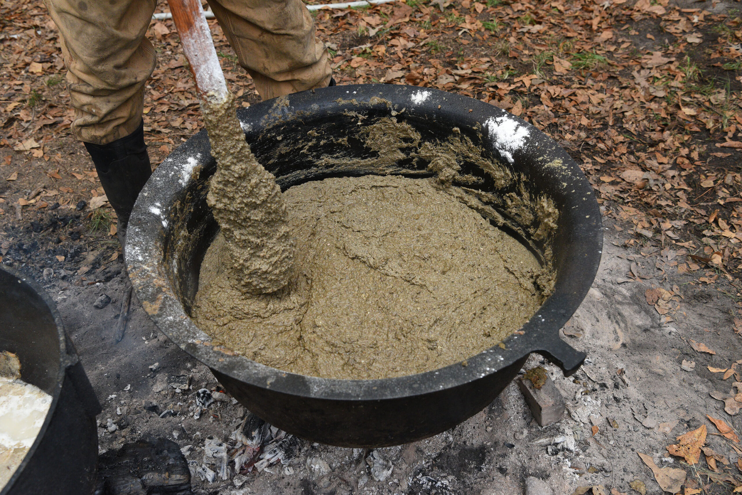 San Domingo community members make scrapple.