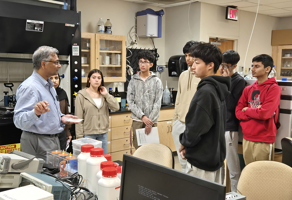 High school students participate in the inaugural UMES Extension 4-H STEM Research Internship Program.