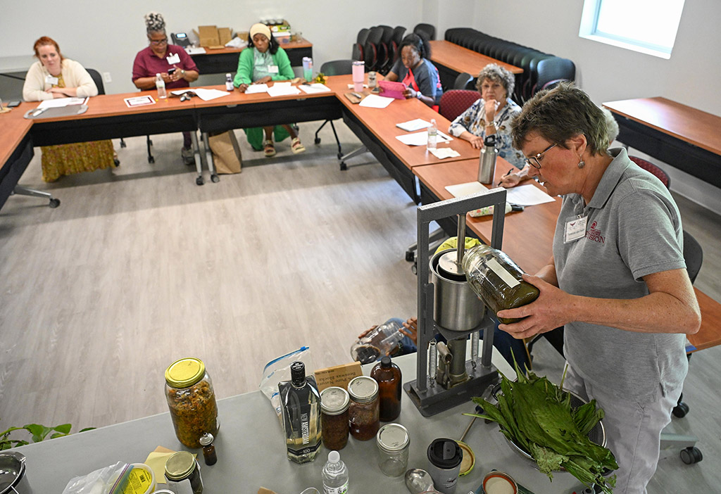University of Maryland Eastern Shore Extension herb specialist holds a class on medicinal herbs.