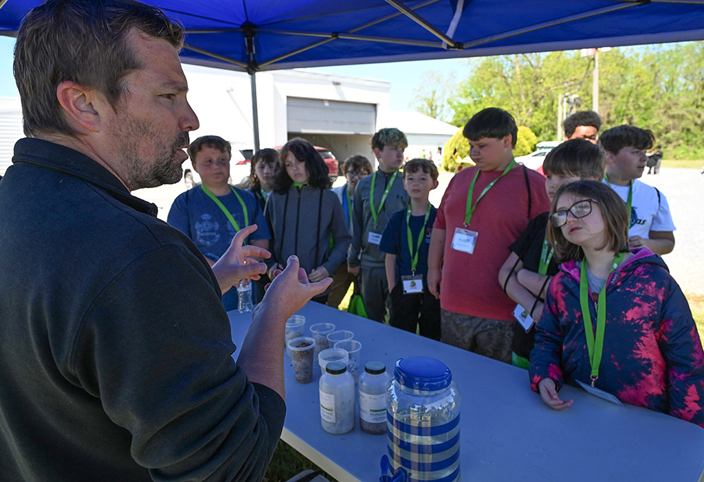 Brad Hartle of UMES Extension 4-H program conducts an experiment for Somerset County students.