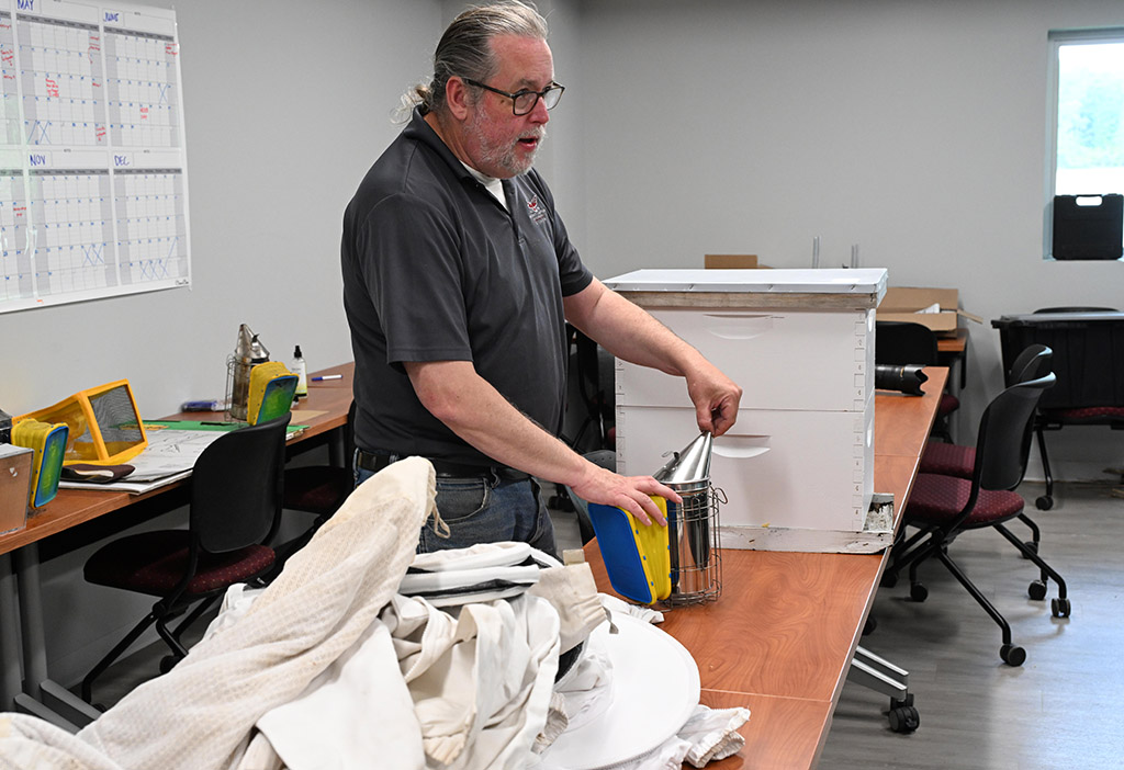 UMES Extension Program Assistant and beekeeper Stephen Goewey holds a workshop on performing first hive inspection in May 2026.