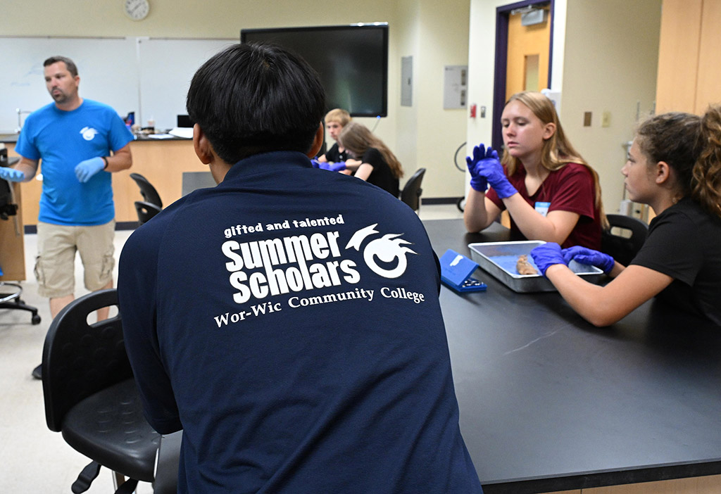 UMES Extension educator Brad Hardley teaches students in the Wor-Wic Community College Gifted and Talented Summer Scholars program about dissection of different specimens.