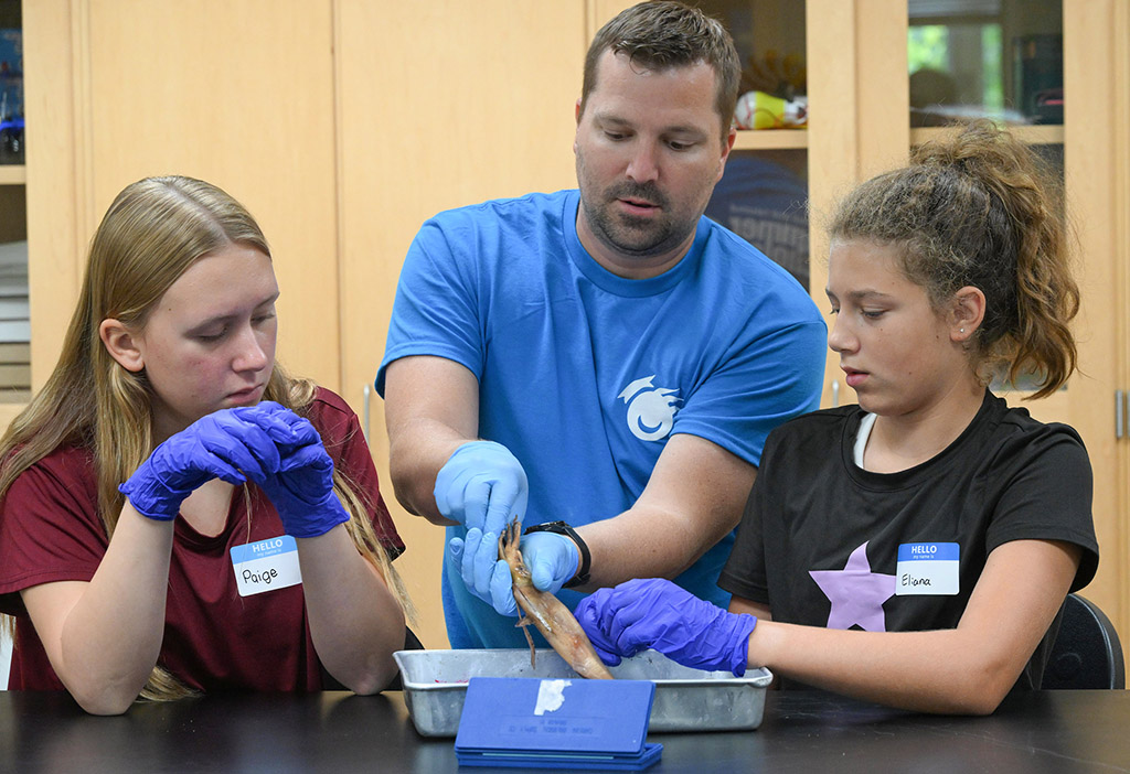 UMES Extension educator Brad Hardley teaches students in the Wor-Wic Community College Gifted and Talented Summer Scholars about dissection of different specimens.