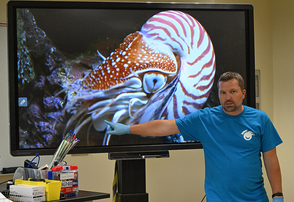 UMES Extension educator Brad Hardley teaches students in the Wor-Wic Community College Gifted and Talented Summer Scholars about dissection of different specimens.