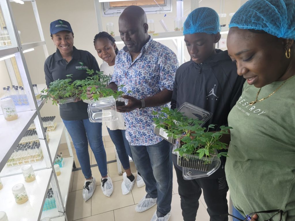 Dr. Stephan Tubene of University of Maryland Eastern Shore trains Democratic Republic of Congo students in food security.