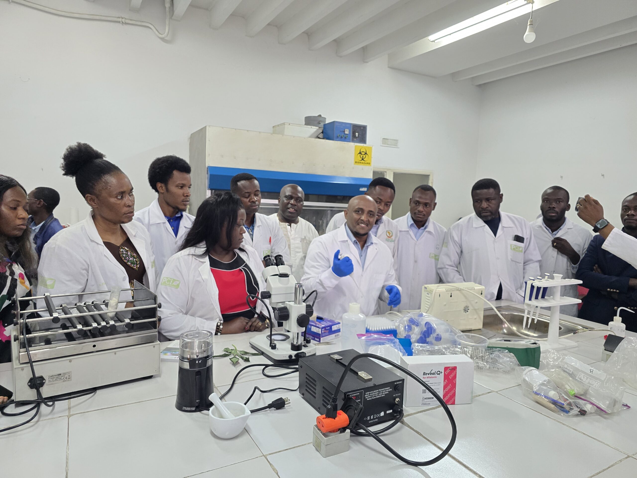 Dr. Simon Zebelo is training Congolese scientists on toxin detection in peanuts and maize at the PCi lab in Kinshasa, DRC.