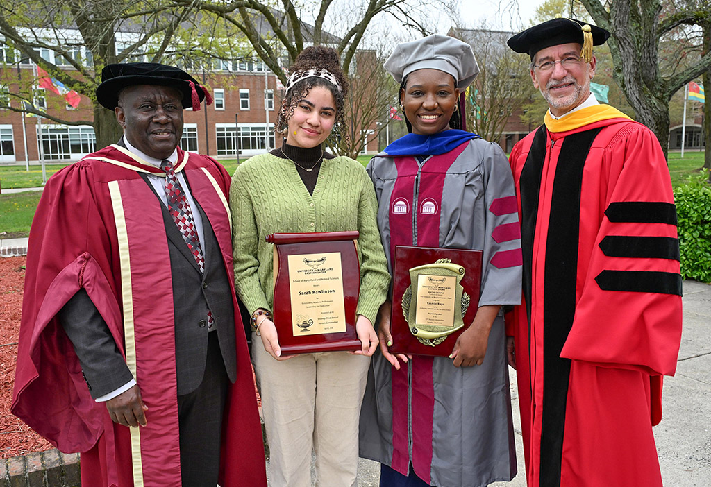School of Agricultural and Natural Sciences Award of Excellence winner Sarah Rawlinson with Dean Dr. Moses Kairo, Yasmin Roye and Dr. Jonathan Cumming.