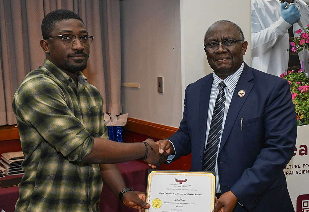 Richard Otwey receives his award from Dean Dr. Moses T. Kairo.